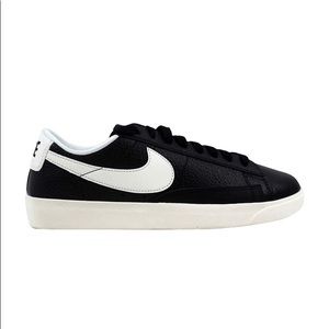 Nike Womens Blazer Low Premium Retro Sneakers